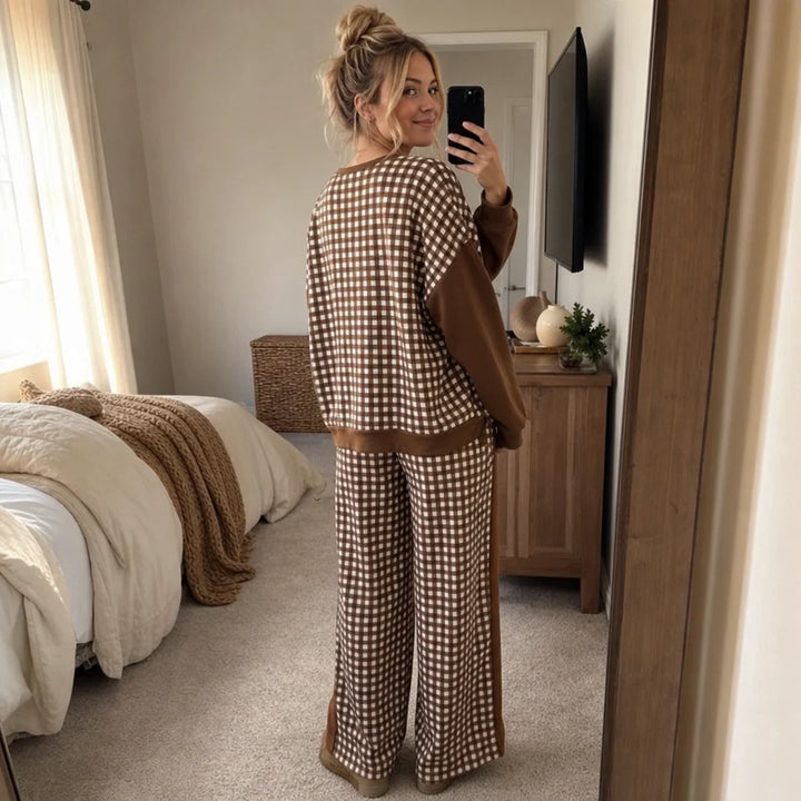 Two-piece set with a long-sleeved top and wide-leg pants in a check pattern