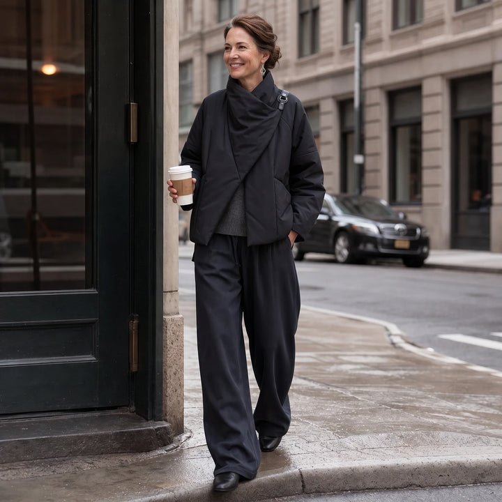 Steppjacke mit asymmetrischem Drapierungskragen