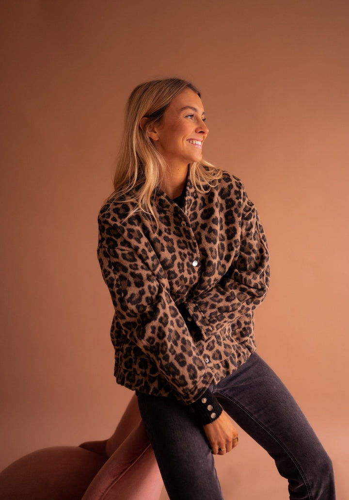 Women's bomber jacket with leopard pattern – trendy transitional jacket