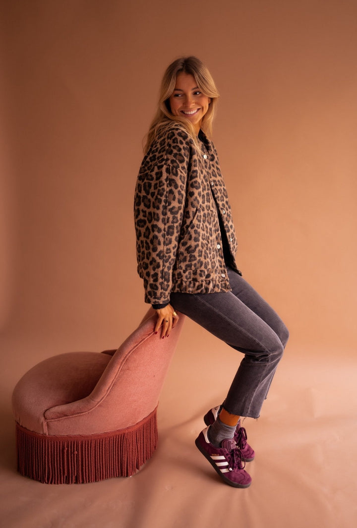 Women's bomber jacket with leopard pattern – trendy transitional jacket