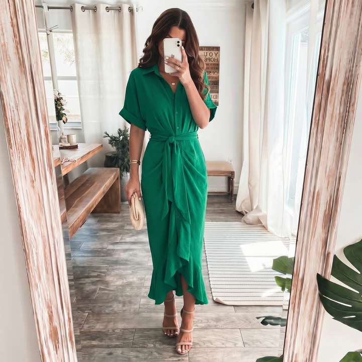 Robe midi pour femmes en coton avec coupe ajustée et patte de boutonnage
