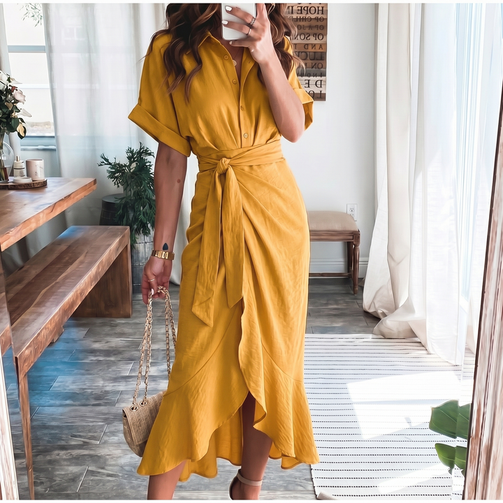 Robe midi pour femmes en coton avec coupe ajustée et patte de boutonnage
