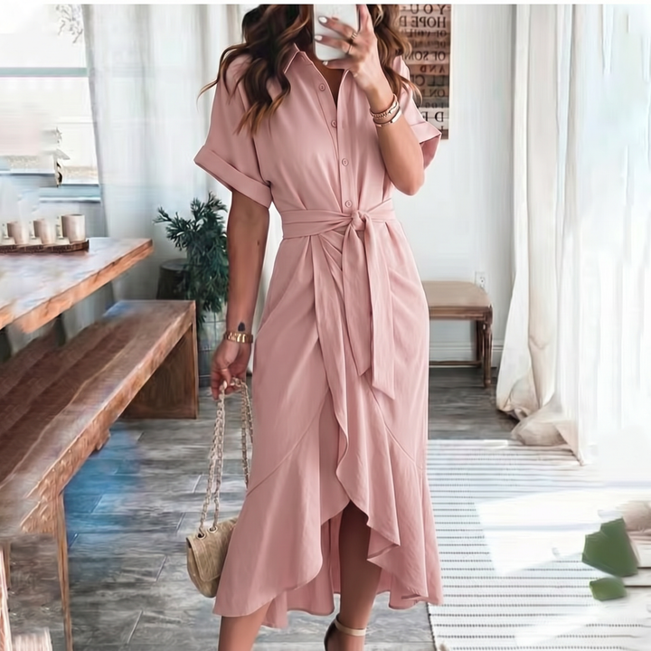 Robe midi pour femmes en coton avec coupe ajustée et patte de boutonnage