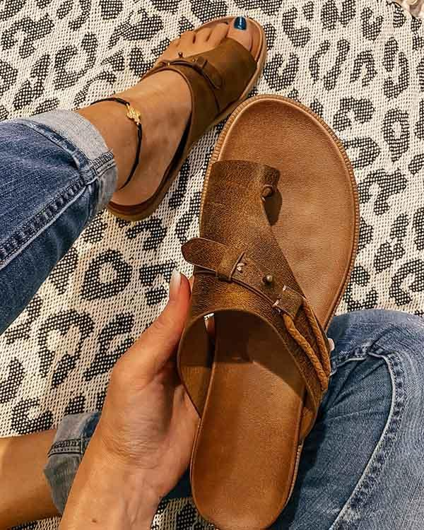 Fashionable Supportive Sandals – Vegan Leather & Foot Comfort