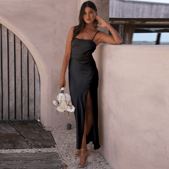 Stylisches Sommerkleid für Damen mit hohem Schnitt - Viskosestoff