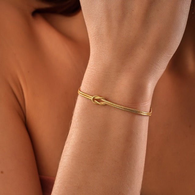 Minimalist Vegan Leather Knot Bracelet – Sustainable Fashion Jewelry Gift