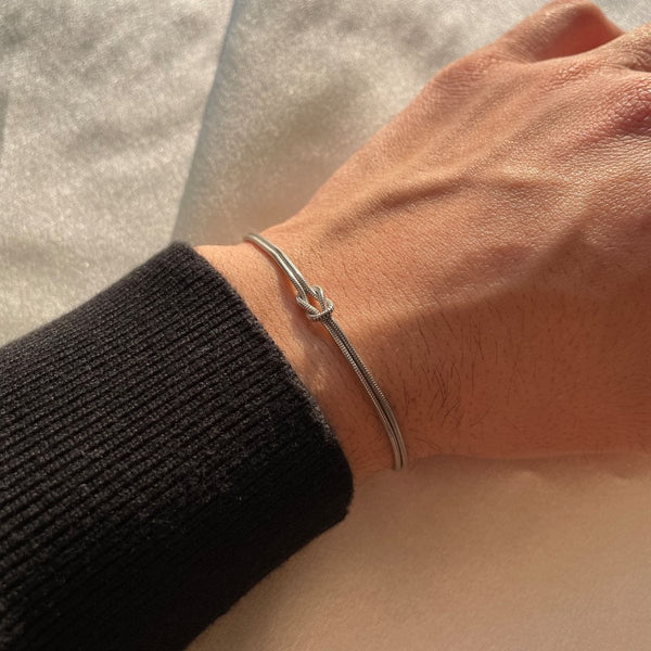 Minimalist Vegan Leather Knot Bracelet – Sustainable Fashion Jewelry Gift