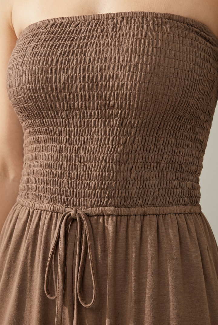 Schulterfreier Smock-Jumpsuit – Smock-Detail