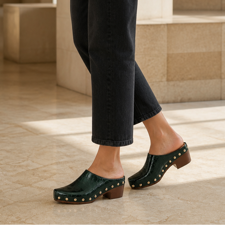 Damen Clogs Mules Krokodilprägung Mit Gold-Nieten