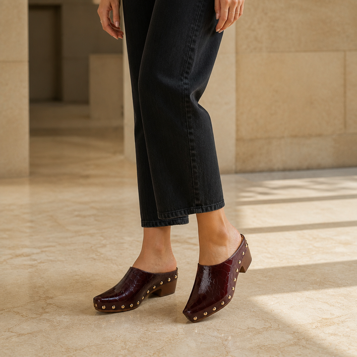 Damen Clogs Mules Krokodilprägung Mit Gold-Nieten