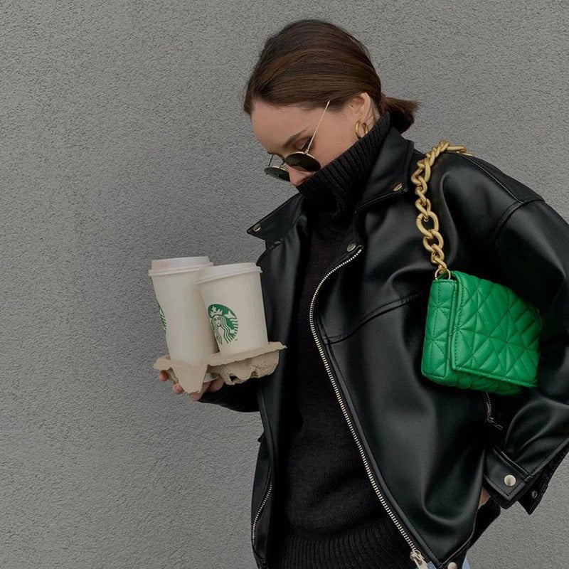 Sac à bandoulière pour femmes en cuir vegan – Avec chaîne dorée et design élégant