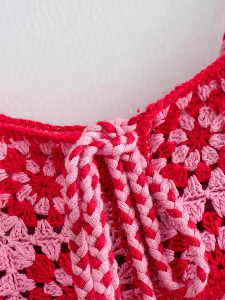 Sukienka maxi boho z haftem i cienkimi ramiączkami – letnia elegancja
